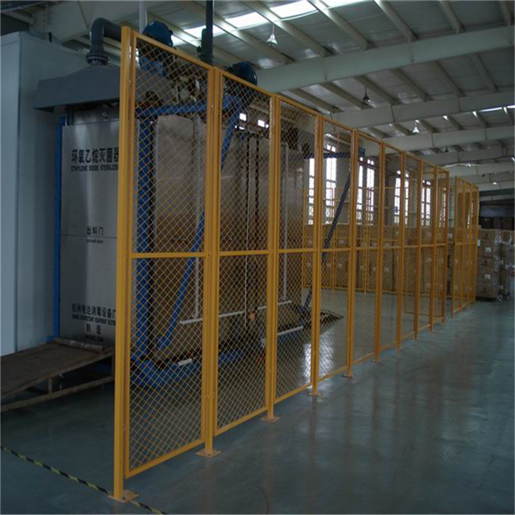 車(chē)間用隔離鐵絲網(wǎng)、倉(cāng)庫(kù)防護(hù)網(wǎng)、車(chē)間護(hù)欄網(wǎng)